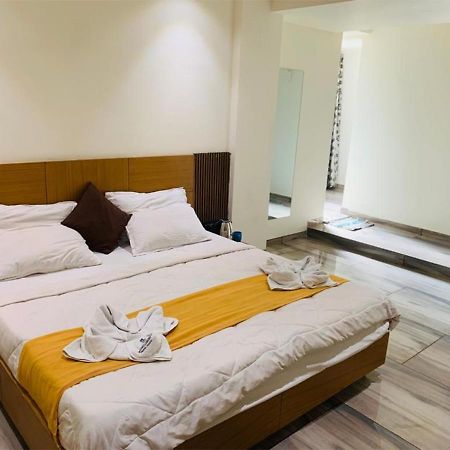 سورات Shree Murlidhar Guest House المظهر الخارجي الصورة