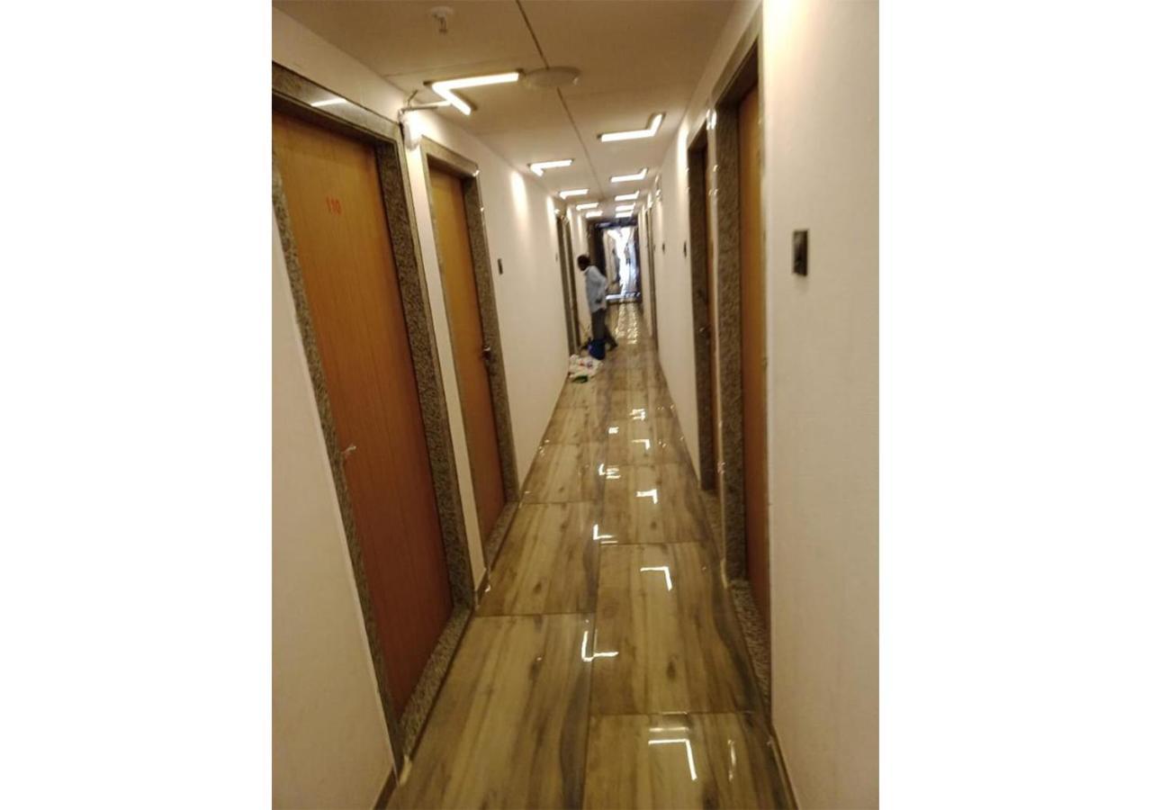 سورات Shree Murlidhar Guest House المظهر الخارجي الصورة