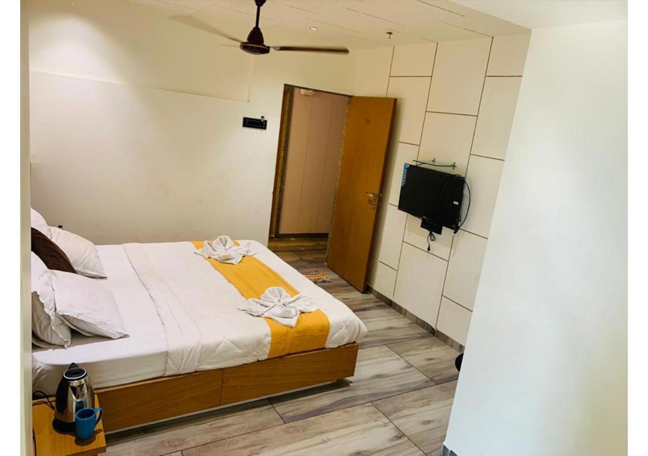 سورات Shree Murlidhar Guest House المظهر الخارجي الصورة