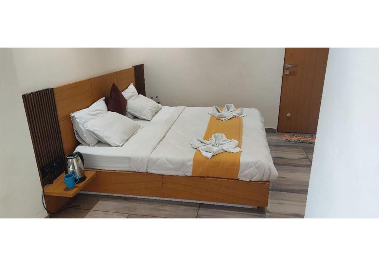 سورات Shree Murlidhar Guest House المظهر الخارجي الصورة