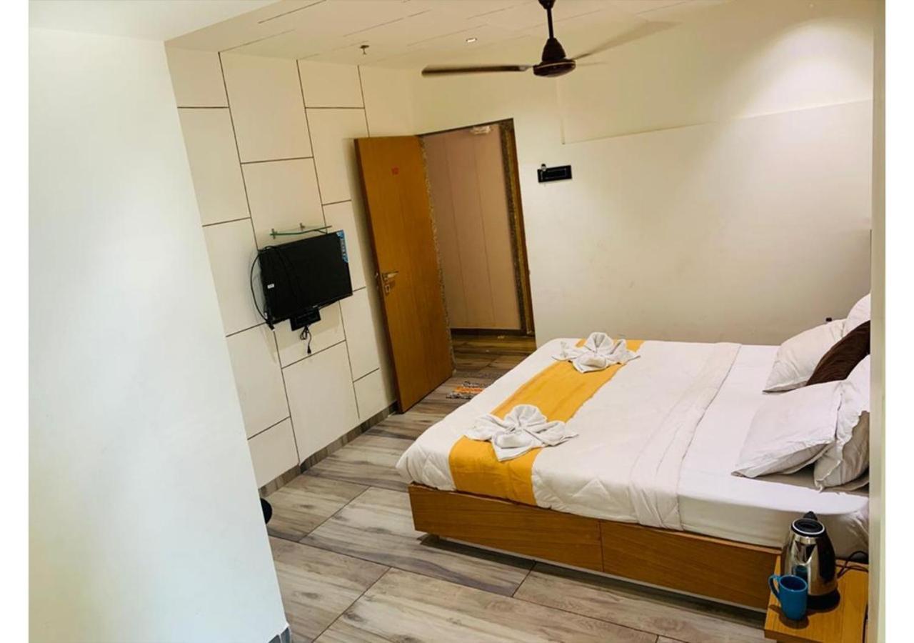 سورات Shree Murlidhar Guest House المظهر الخارجي الصورة