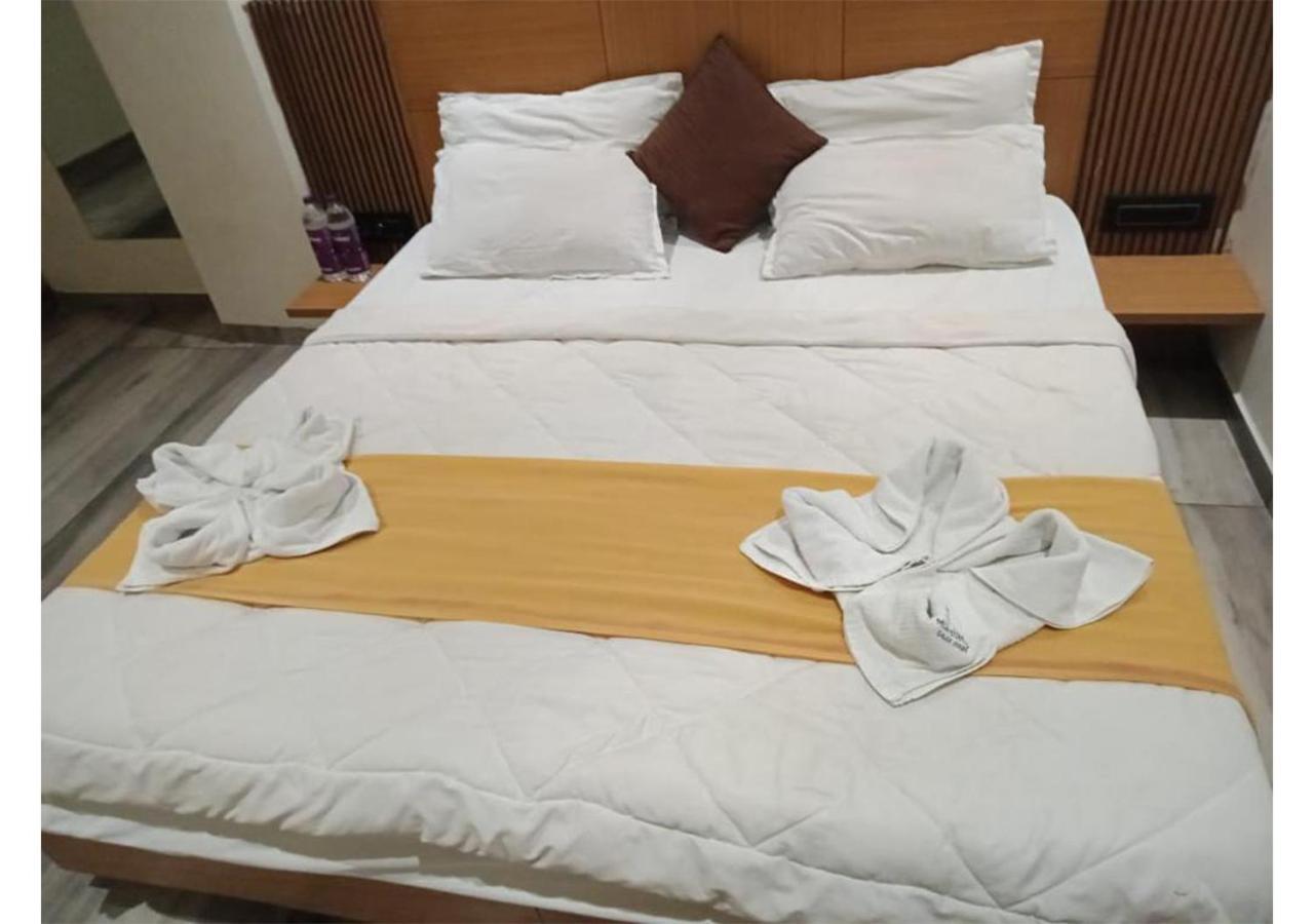 سورات Shree Murlidhar Guest House المظهر الخارجي الصورة